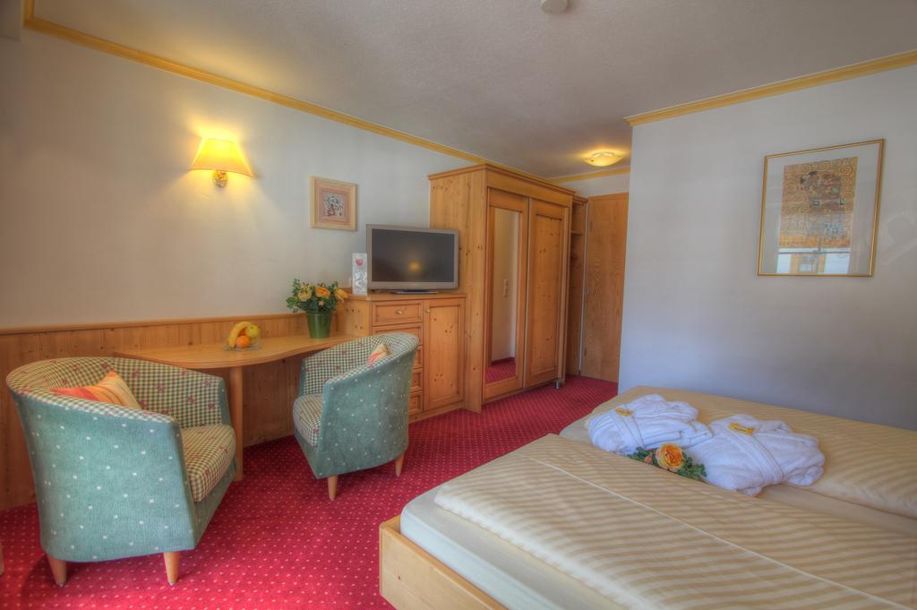 Landhotel Berghof Бад-Хинделанг Номер фото
